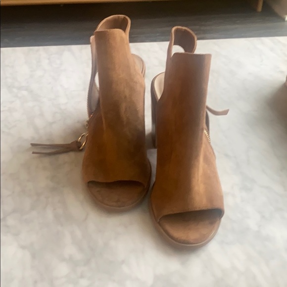 BRAND new! Suede heels - Picture 2 of 7